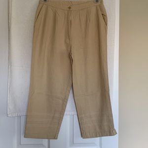 Outfit petite linen rayon crop pants. 2 front  pockets. nice feel.